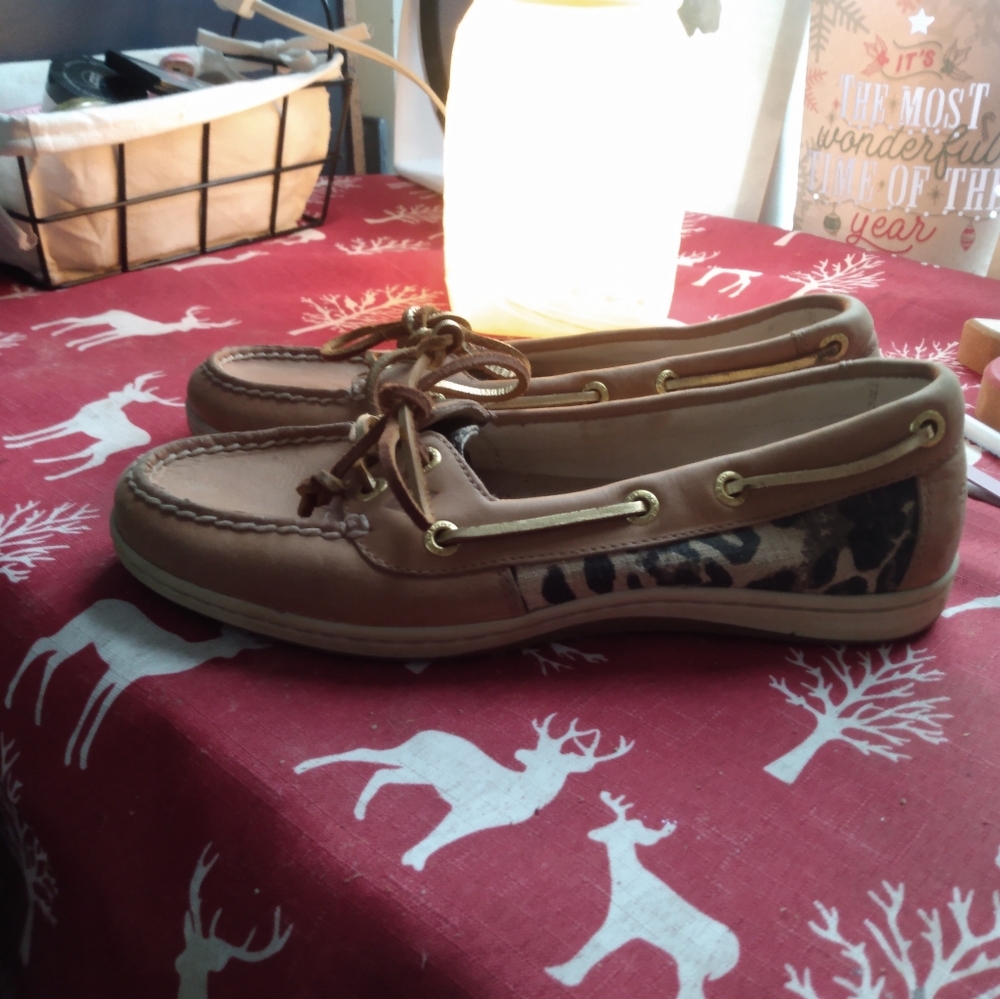 Womans Sperrys - Picture 2 of 3